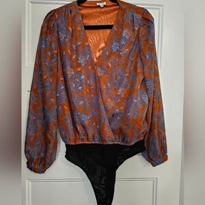 En Creme Floral Jacquard Chiffon Bodysuit sz small